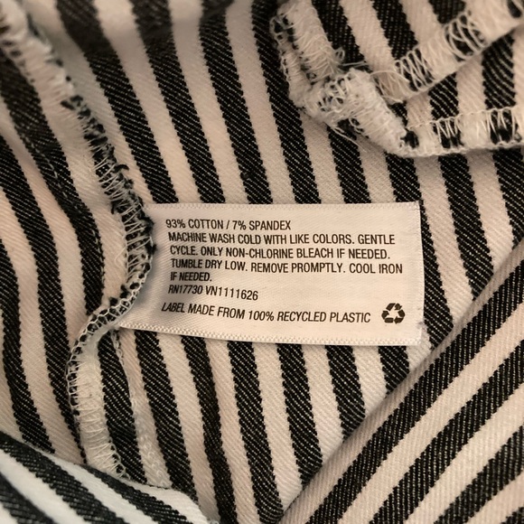 A New Day Womens Striped Pants Size 2 Side Zip Ankle Black White Beetlejuice - Picture 5 of 5